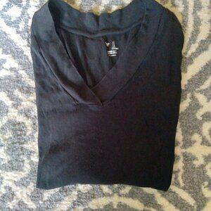 Like new super soft black long sleeve V-neck shirt Size small